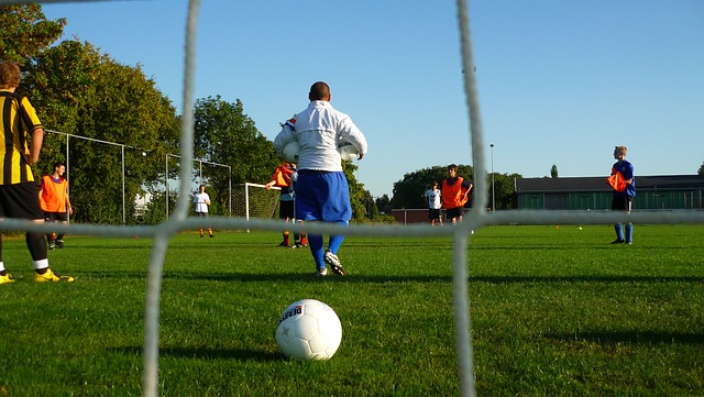 欢迎“状元”归来，富尔茨赛季首秀上演精彩单臂扣篮.